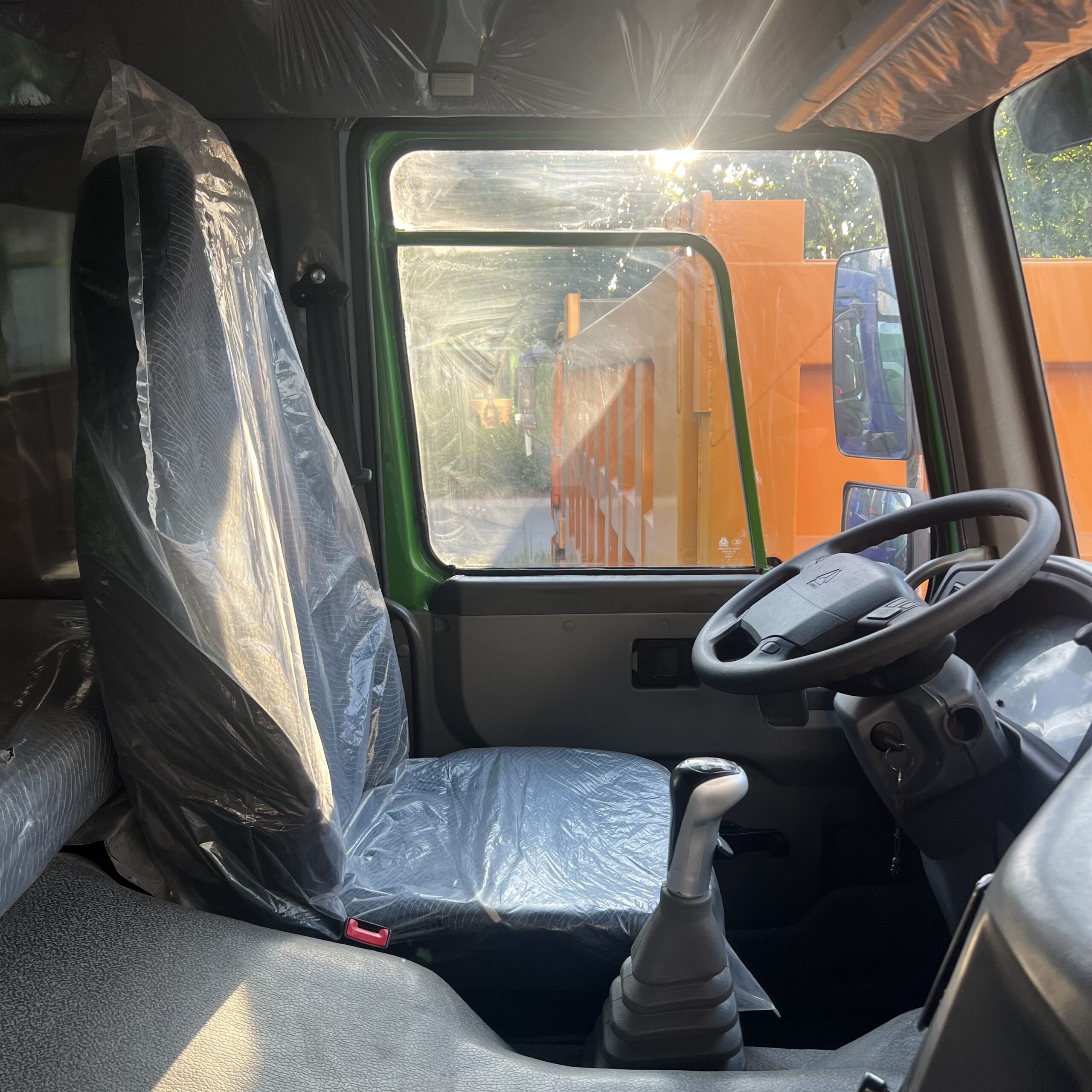Used Howo 371 6x4 green dump tipper truck