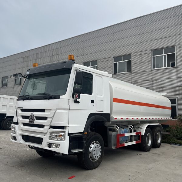 Used Sinotruk Howo 6x4 Fuel Tanker Truck