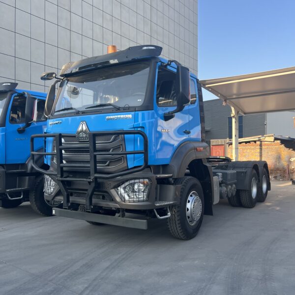 Sinotruk HOWO NX 371HP 6×4 tractor head