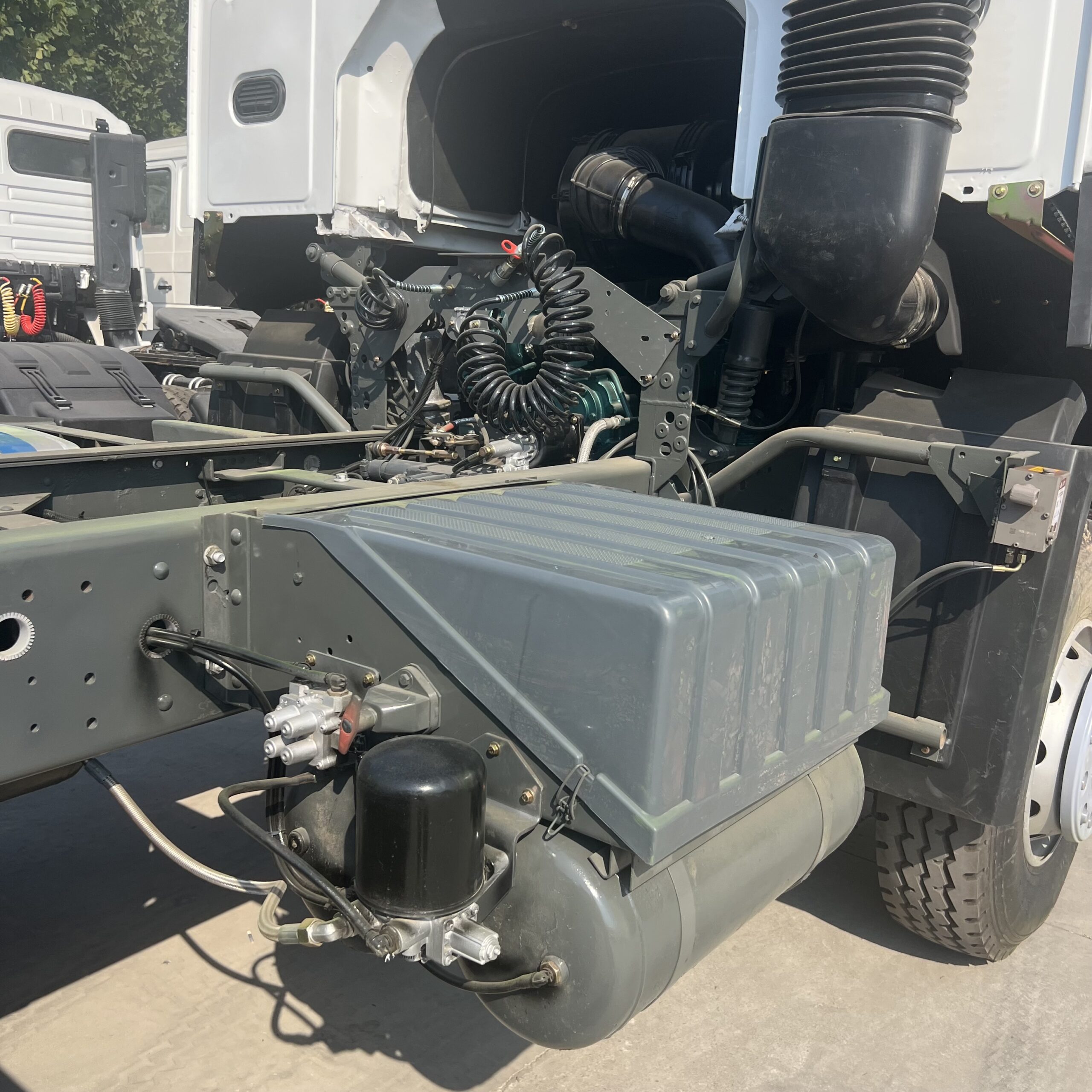 Used Sinotruk HOWO Export 6x4 Tractor Head - Image 5