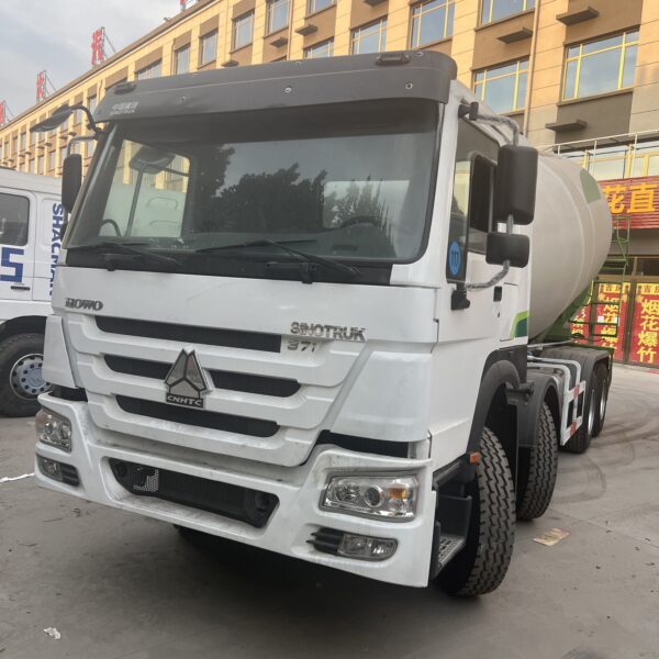 Used Sinotruk HOWO Concrete Mixer Truck Cement Mixer Lorry