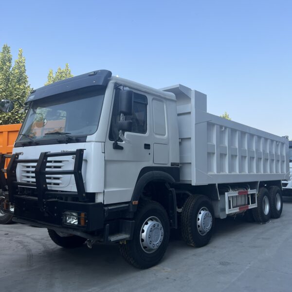 Used Sinotruk Howo 8x4 380HP Dump Truck White Tipper Truck